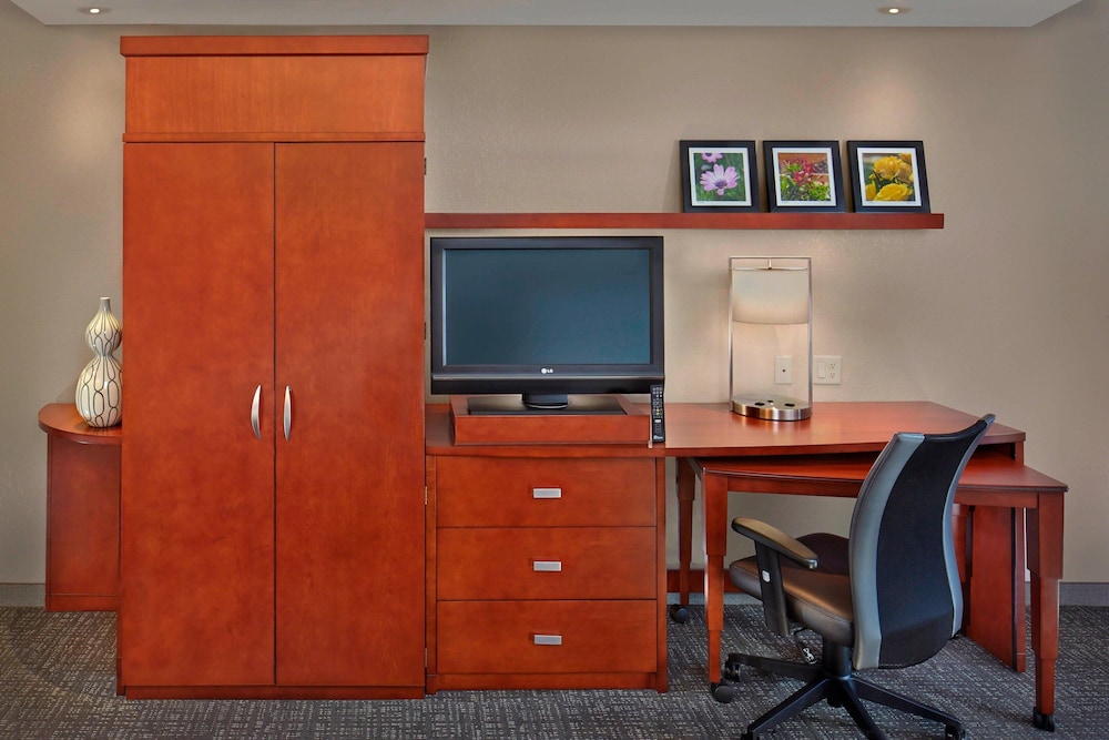 Courtyard By Marriott Stuart - photo 16