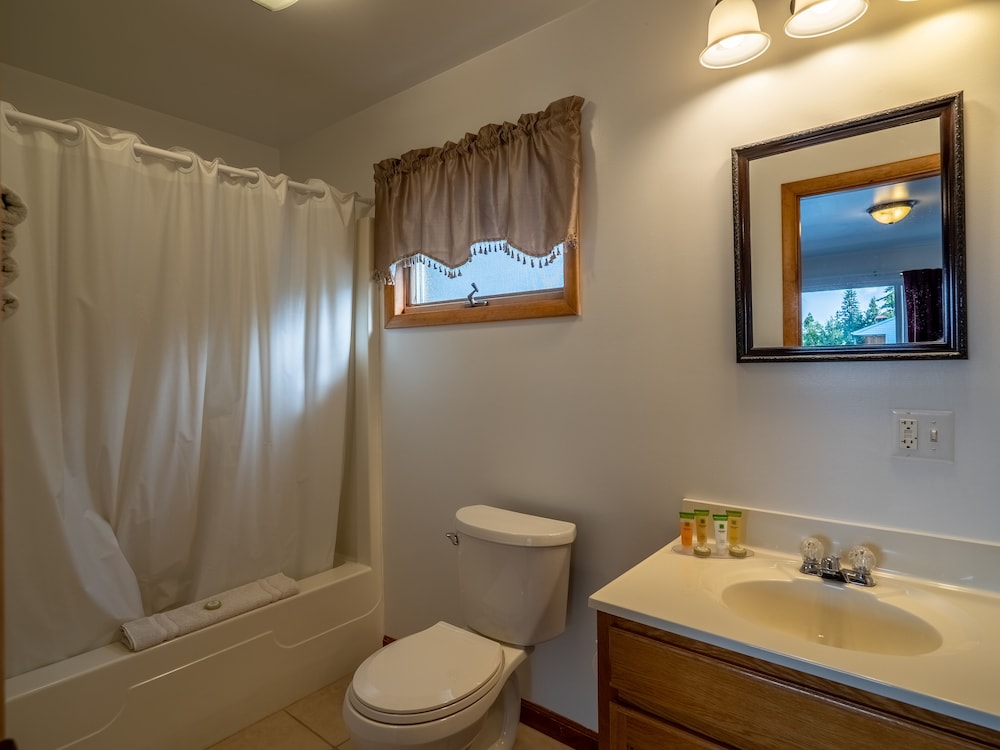 Lake 'N Pines Motel - photo 51