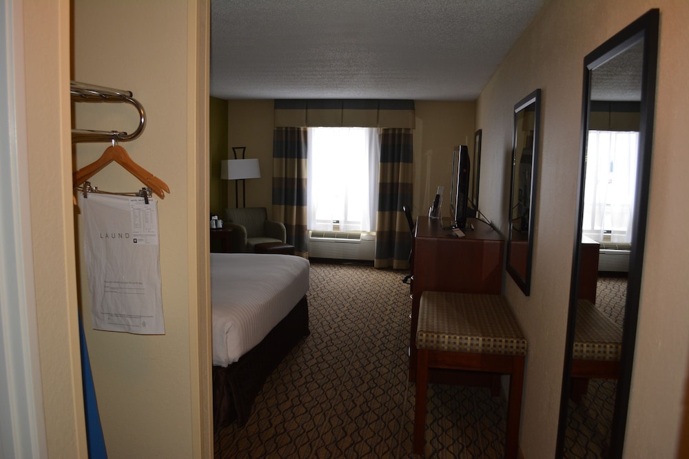 Holiday Inn Express & Suites Lancaster by IHG - photo 6