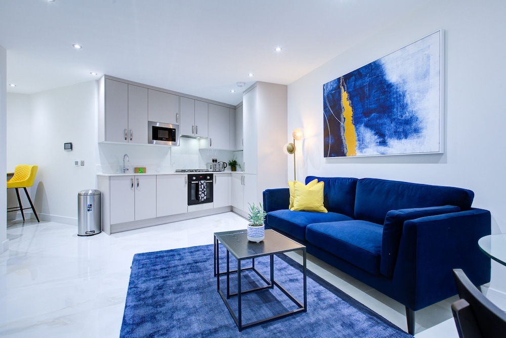 Hybrid Resi Uxbridge — 4-Star Luxury Hotel in Uxbridge, United Kingdom