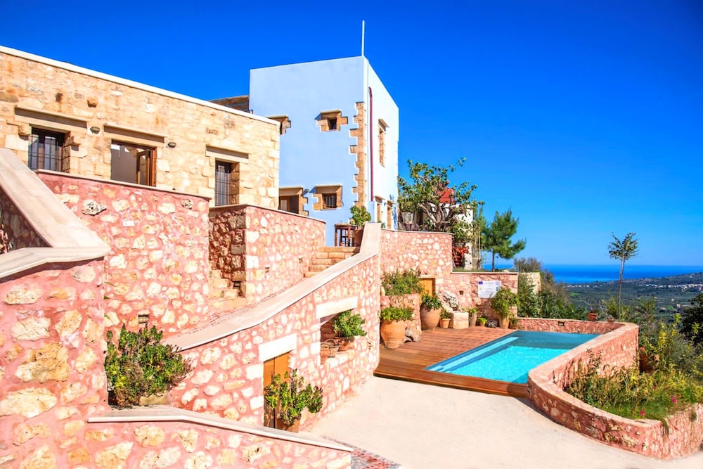 Villa Veneciana with Heated Pool — 5-Star Luxury Hotel in Rethymno, Greece