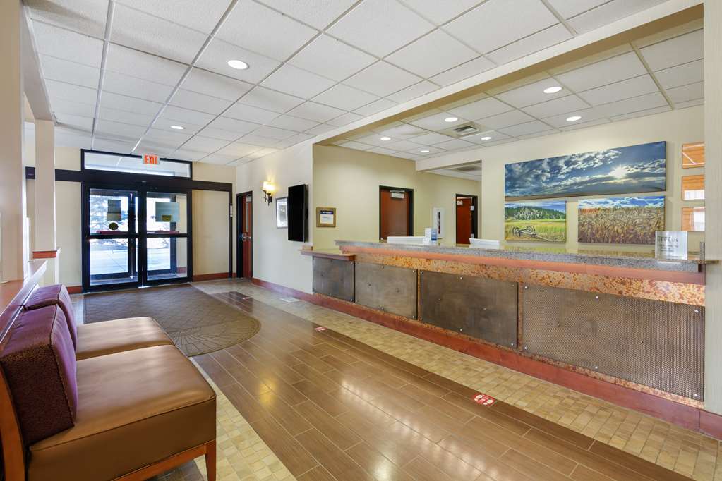 Best Western Golden Prairie Inn & Suites - photo 2