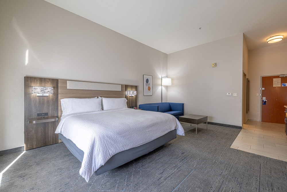 Holiday Inn Express & Suites College Station by IHG - photo 19