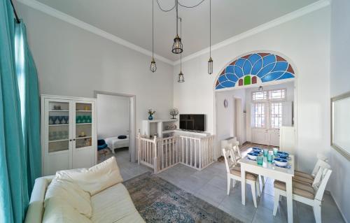 Beautiful Neoclassical House in Rhodes town — 4-Star Luxury Hotel in Rodos, Greece