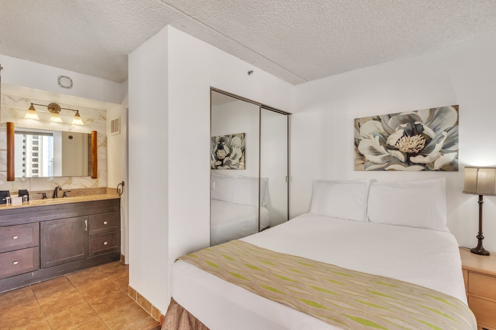 Waikiki Banyan Condo Located One Block From Waikiki Beach by Koko Resort Vacation Rentals - photo 27