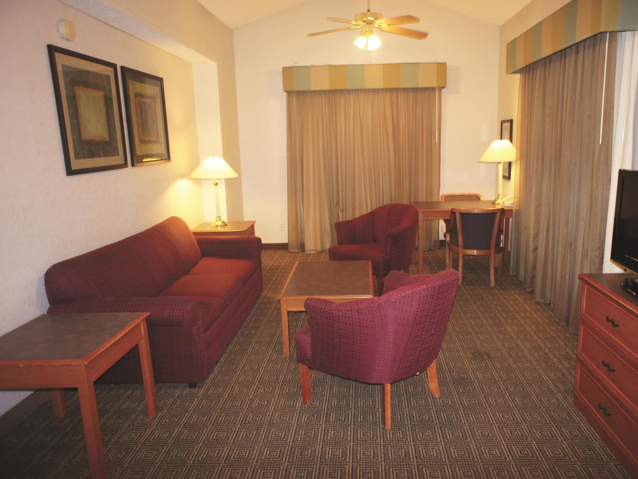 Super 8 by Wyndham Austin South I 35 - photo 21