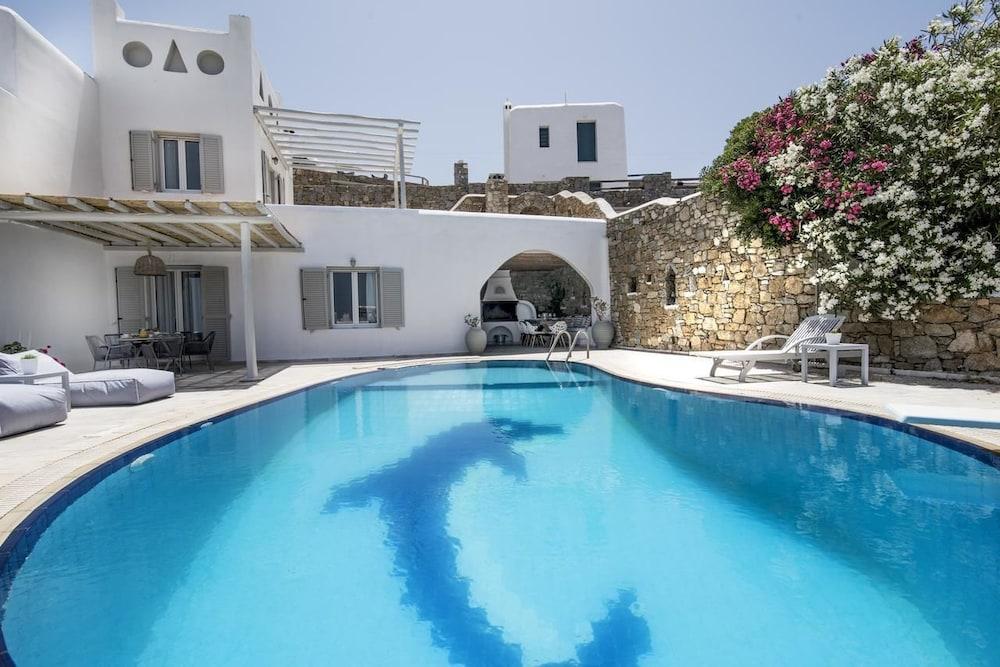 Villa Dolfino — 5-Star Luxury Hotel in Mykonos, Greece
