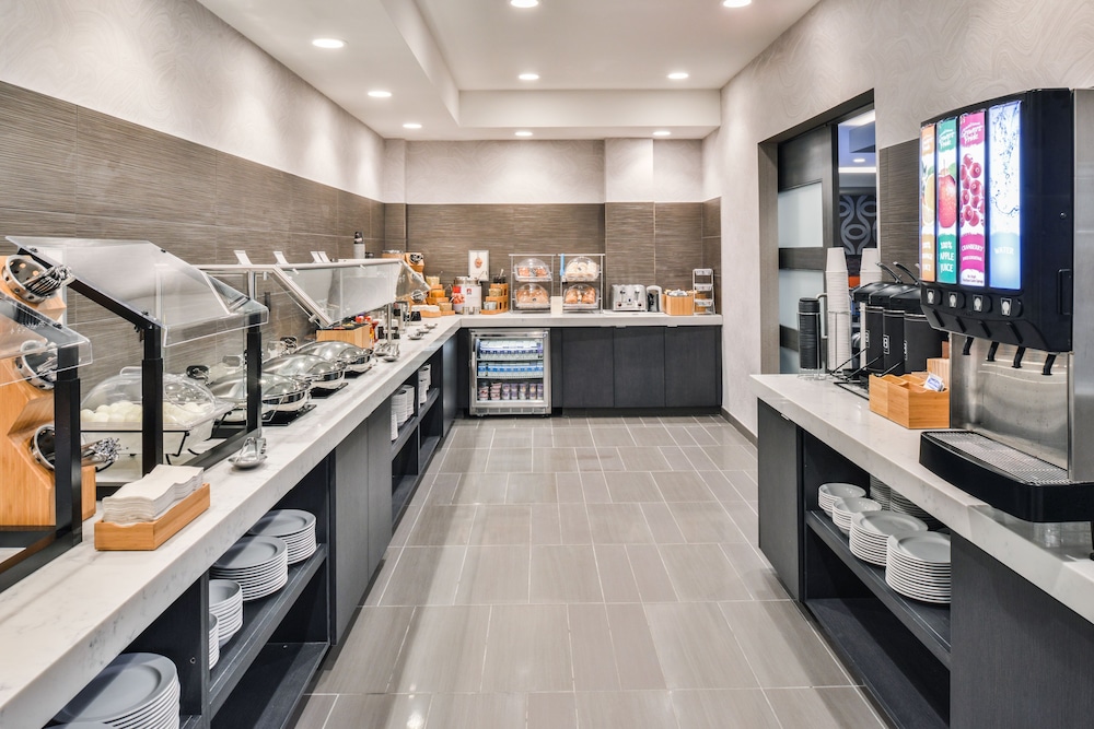 Fairfield Inn & Suites by Marriott Raleigh Cary - photo 32