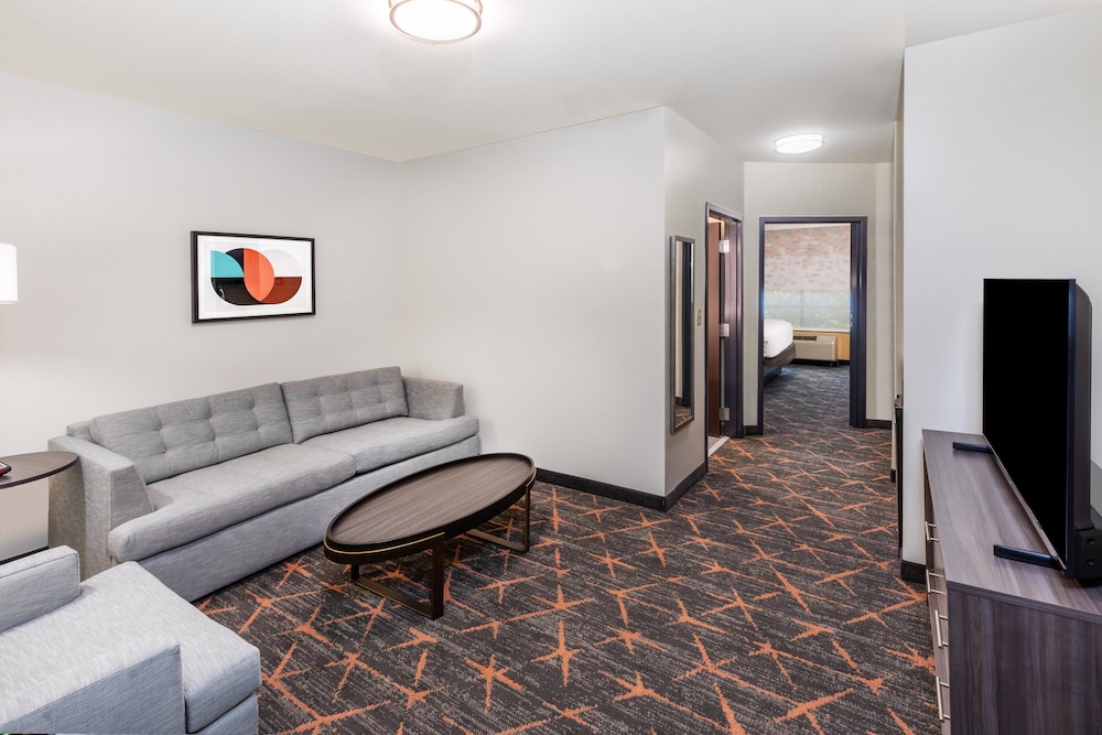 Holiday Inn Hotel & Suites Tulsa South by IHG - photo 9
