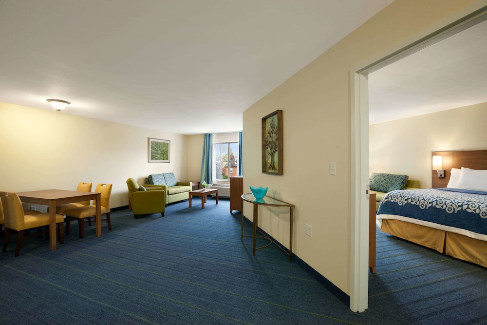 Days Inn & Suites by Wyndham Altoona - featured photo