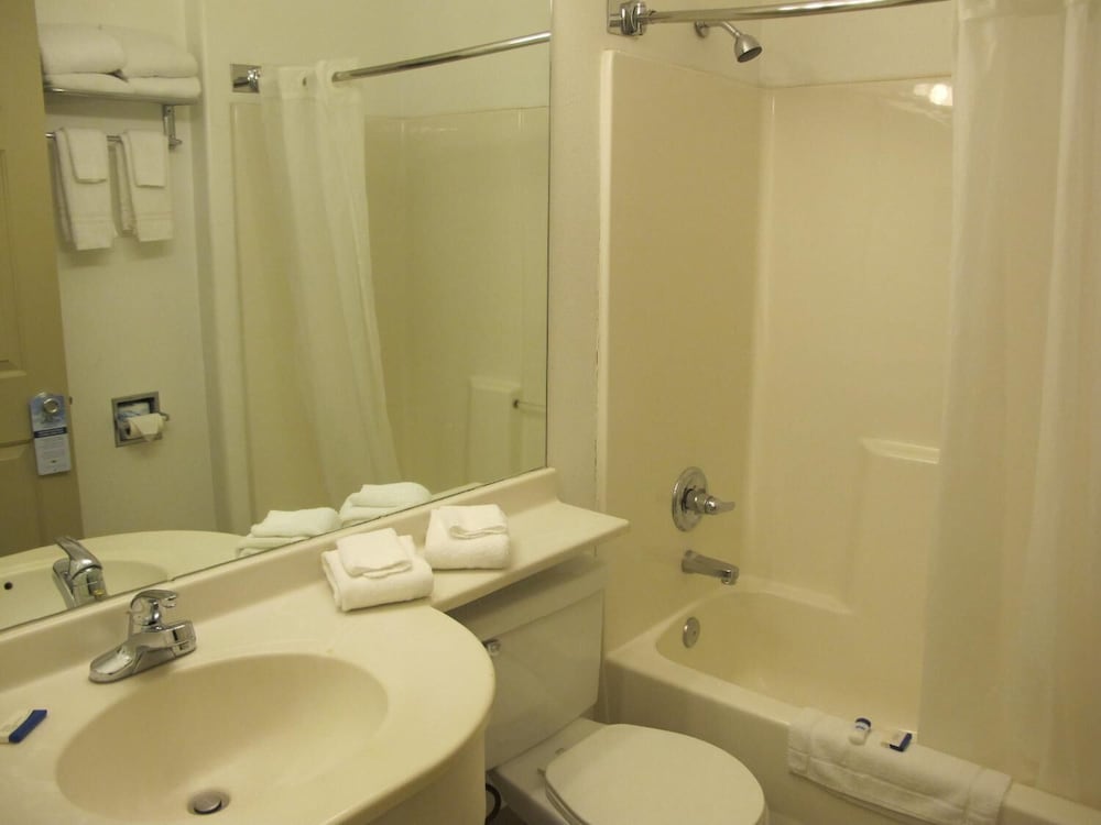 Microtel Inn & Suites by Wyndham Eagle River Anchorage Area - photo 22