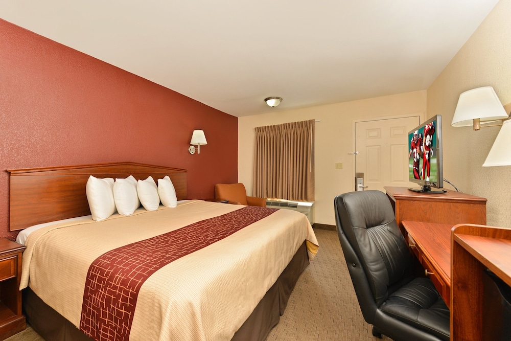 Red Roof Inn Dalton - photo 12