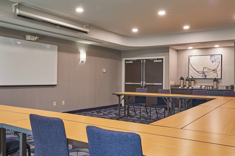 Courtyard by Marriott Medford Airport - photo 64