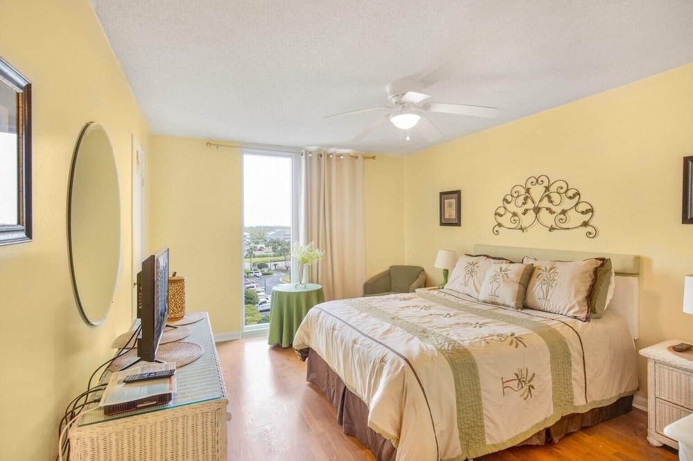 Romar Tower 5A by Vacation Homes Collection - photo 5