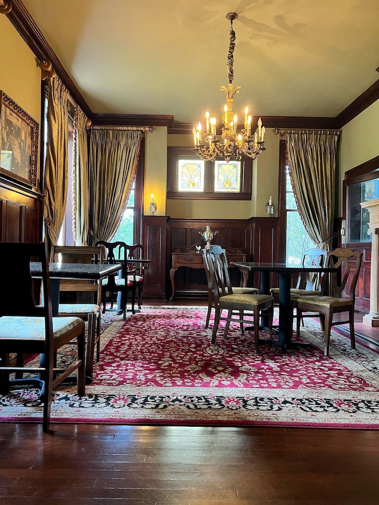 Huffman Manor Inn - photo 28