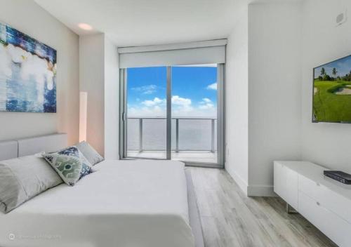 Beautiful Ocean Front 3 Bed 3 Bath @ Hyde Resort - photo 34