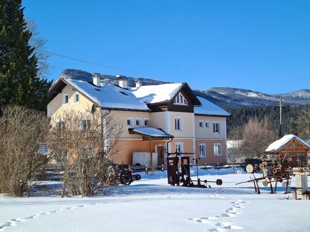 Alter Kindergarten vakantieappartementen — 4-Star Luxury Hotel in Mitterndorf Im Steirischen Salzkammergut, Austria