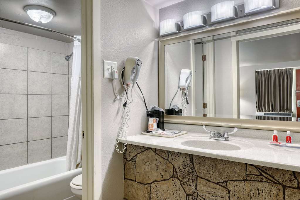 Econo Lodge Neenah - photo 38