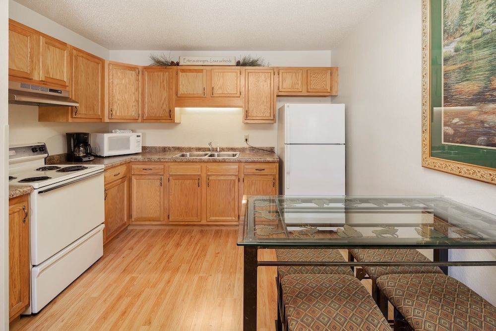 Black Hills Luxury Suites — hotel in Hill