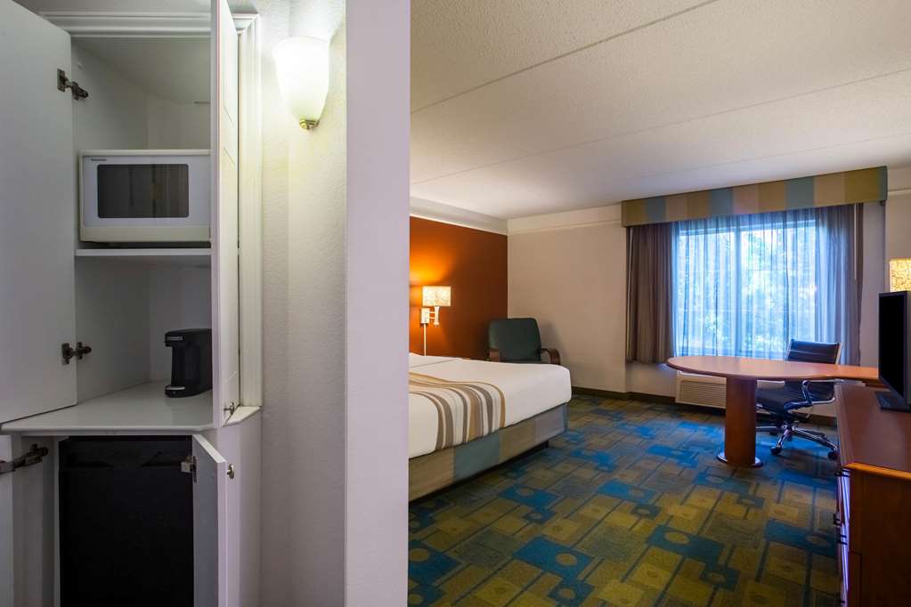 La Quinta Inn & Suites by Wyndham Charlotte Airport South - photo 6