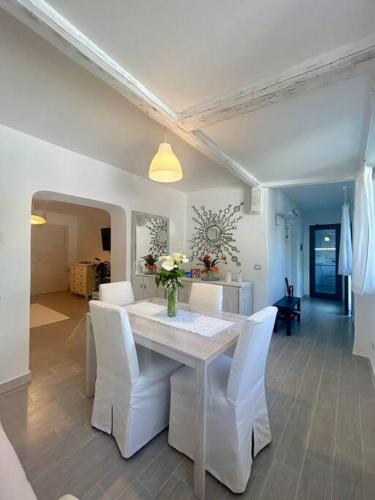 Giardino Zen a Due Passi Dal Mar — 4-Star Luxury Hotel in Cannigione, Italy