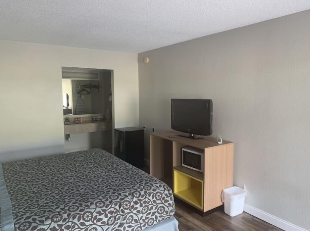 Rodeway Inn Owensboro South - photo 10