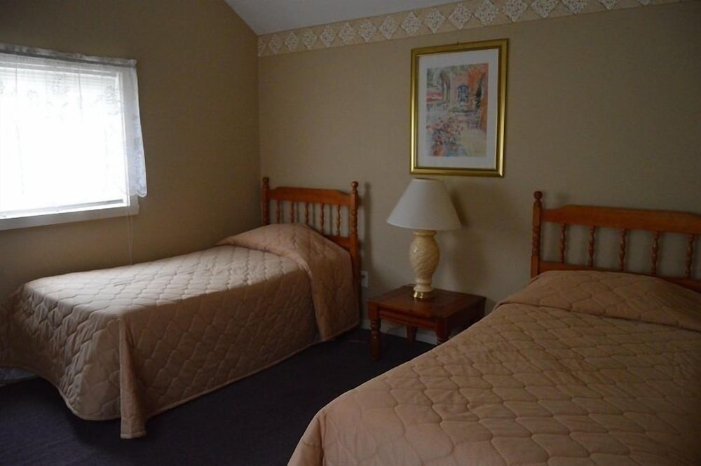 Kennebunk Gallery Motel & Cottages - photo 20