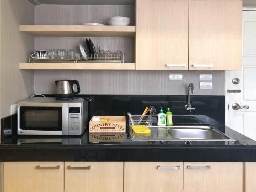 Cozy 1br walk to BTS and Airport Rail Link Close to Malls T — 4-Star Luxury Hotel in Bangkok, Thailand