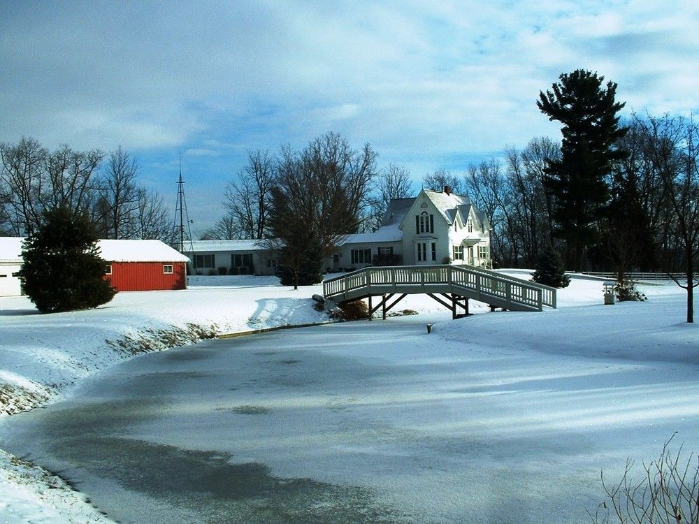 Allegan Country Inn - photo 13