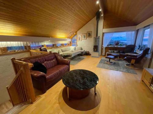 Top floor apartment with amazing view and location — 4-Star Luxury Hotel in Tromso, Norway