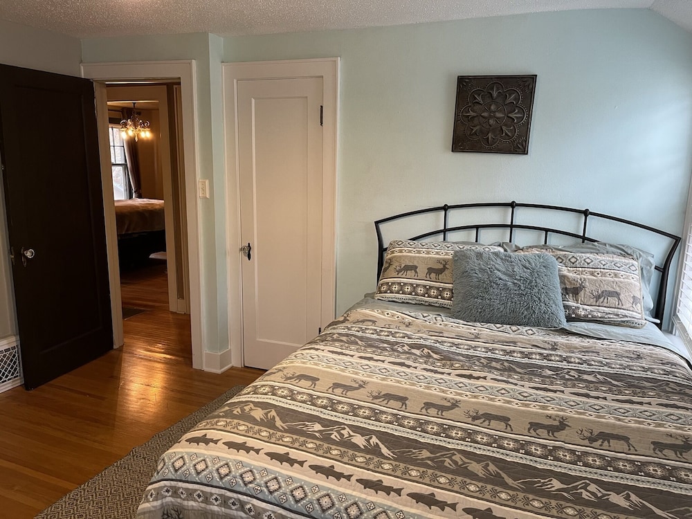 Historic Twin Tudors Inn - photo 9