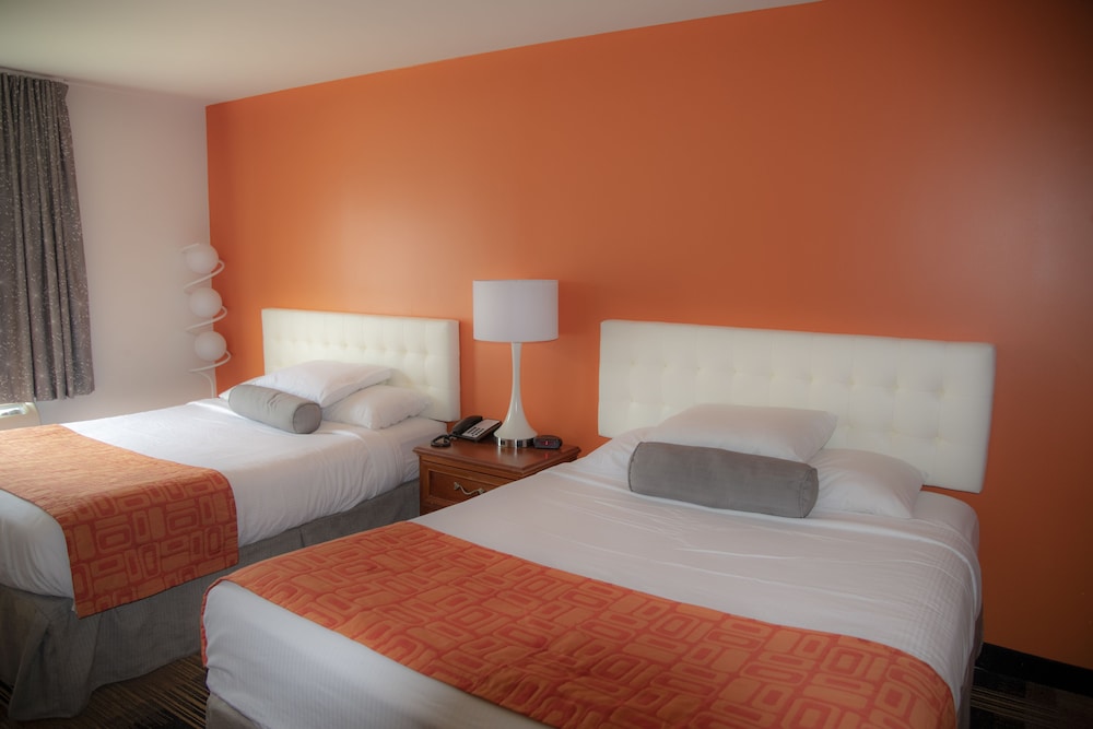 Howard Johnson Hotel & Suites by Wyndham Allentown Dorney - photo 5