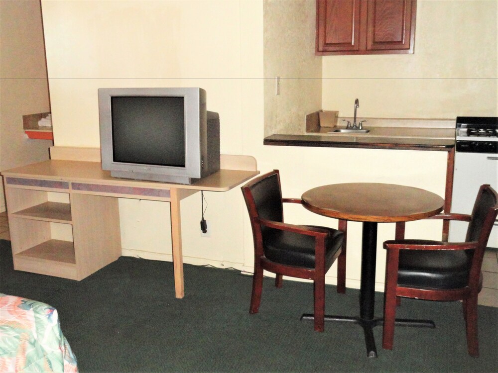 Economy Inn Lawton - photo 7