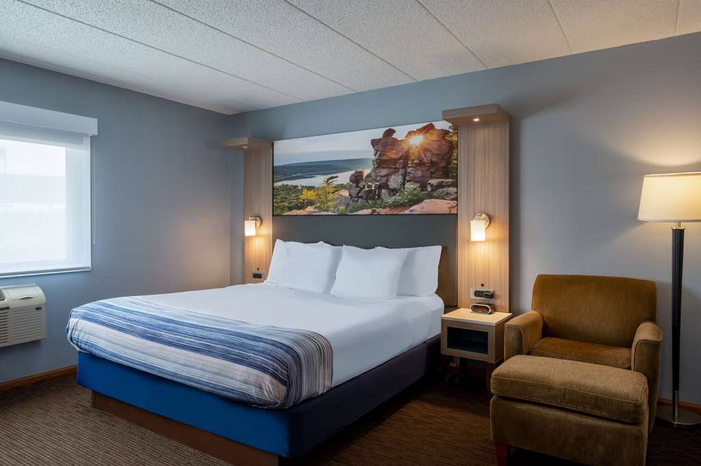 AmericInn by Wyndham Eau Claire - photo 15
