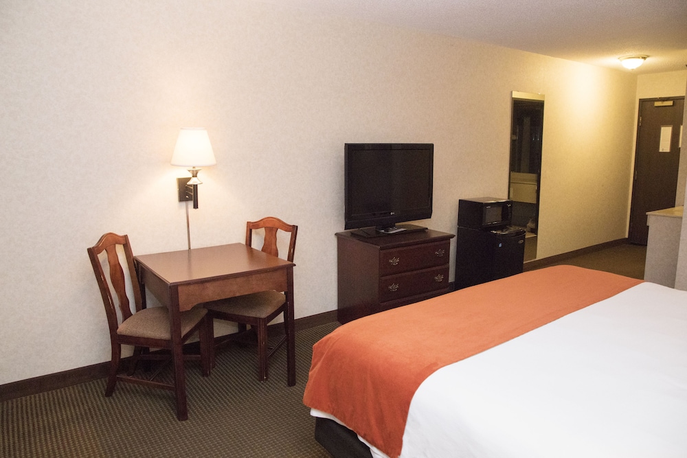 Grand Hinckley Inn - photo 9