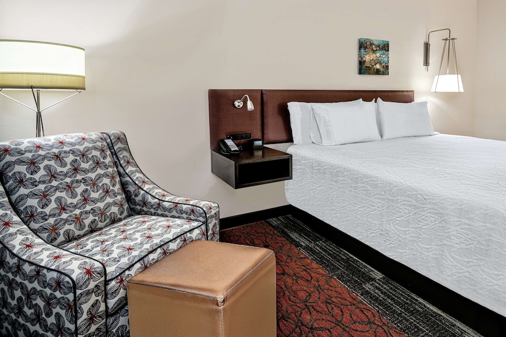 Hilton Garden Inn San Marcos - photo 16