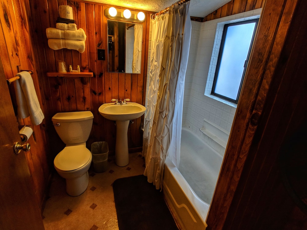 Foot of the Mountain Motel - photo 30