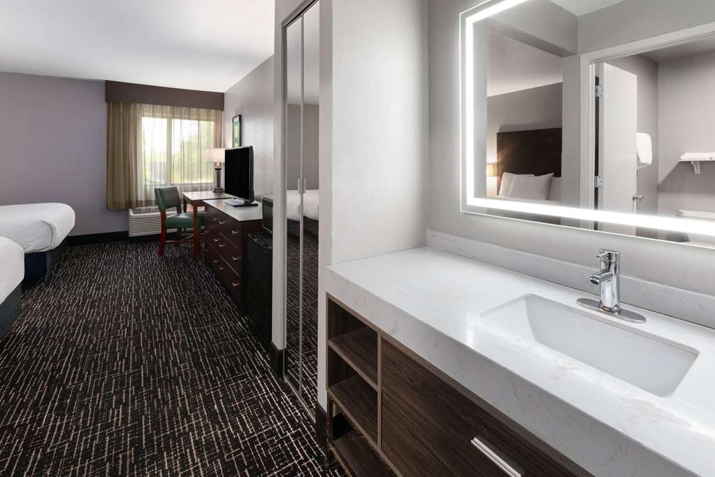 La Quinta Inn by Wyndham Sheboygan - photo 35