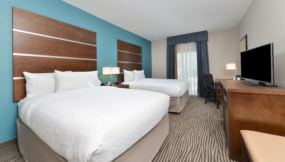 Hampton Inn & Suites Des Moines Downtown - photo 14