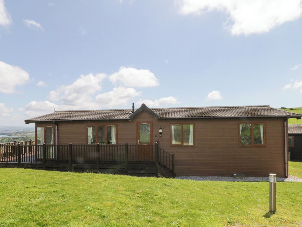 Lodge 16 — 4-Star Luxury Hotel in Torpoint, United Kingdom