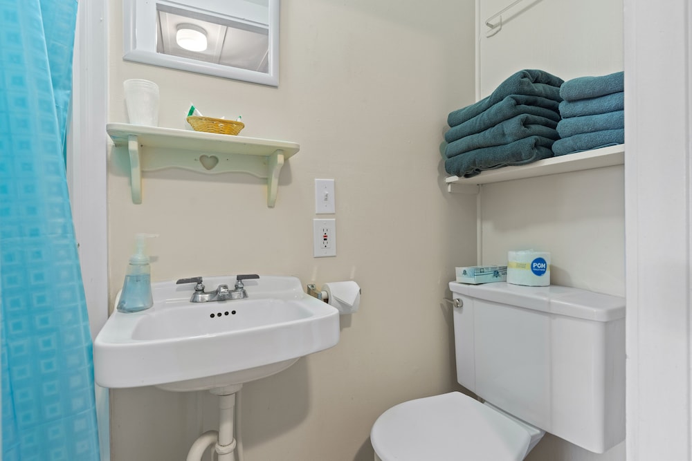 Beach Motel & Suites - photo 24
