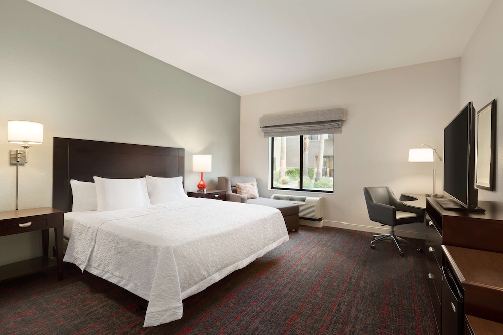 Hampton Inn & Suites Phoenix Glendale Westgate - photo 10