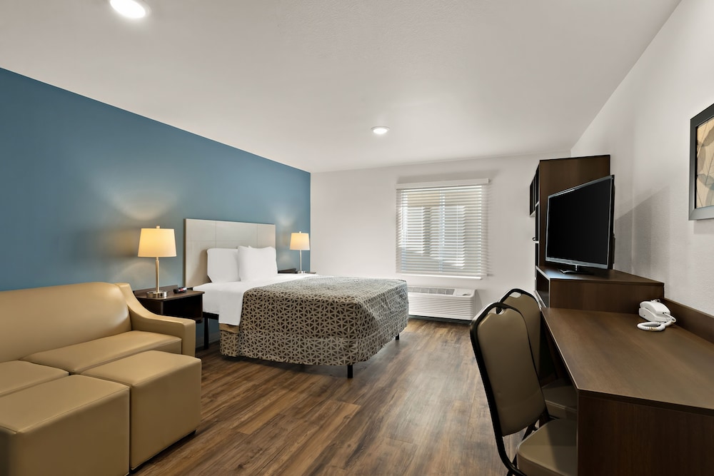 WoodSpring Suites Fort Collins - photo 13