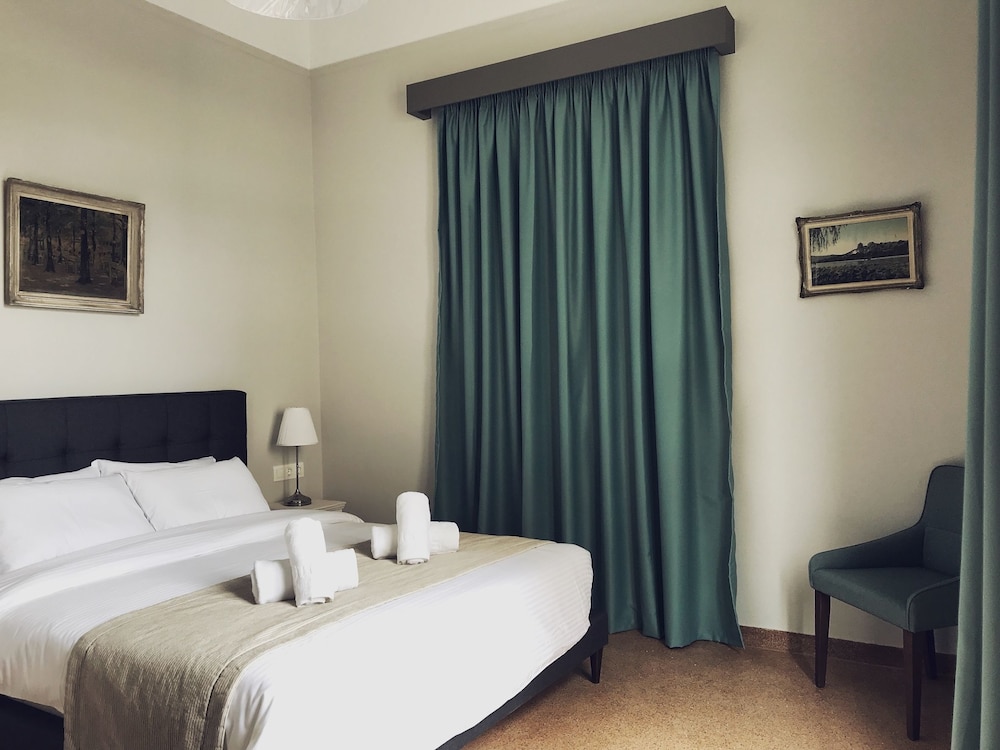Villa Mc Queen — 4-Star Luxury Hotel in Athens, Greece