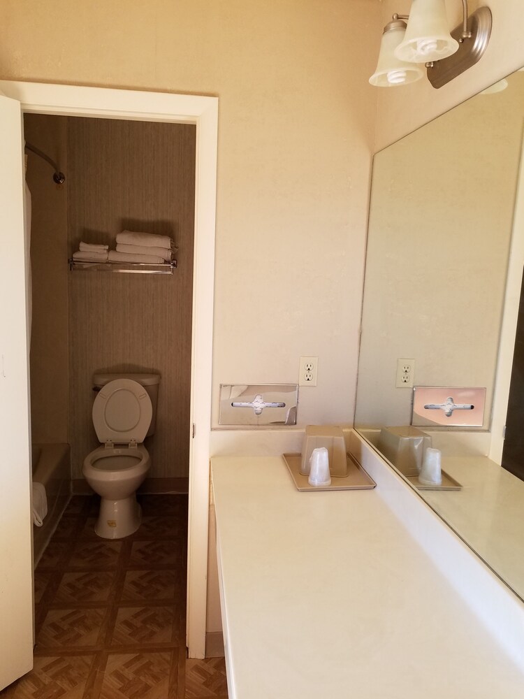 American Holiday Mesa Verde Inn - photo 29