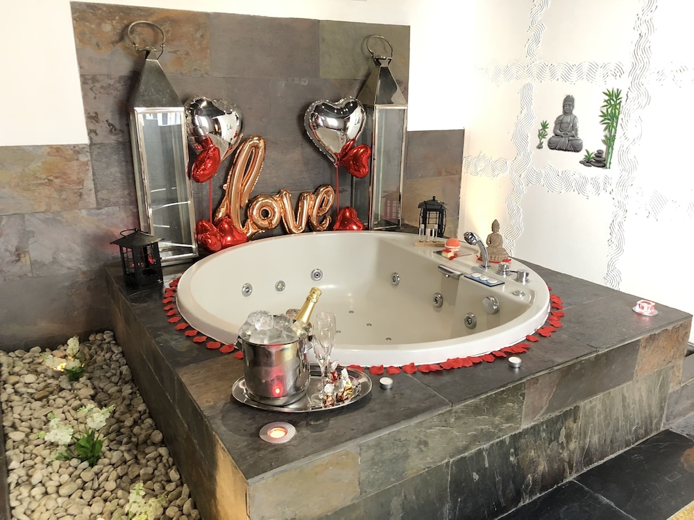 Alaia Holidays Apartments & Suite Caballero de Gracia — 4-Star Luxury Hotel in Madrid, Spain