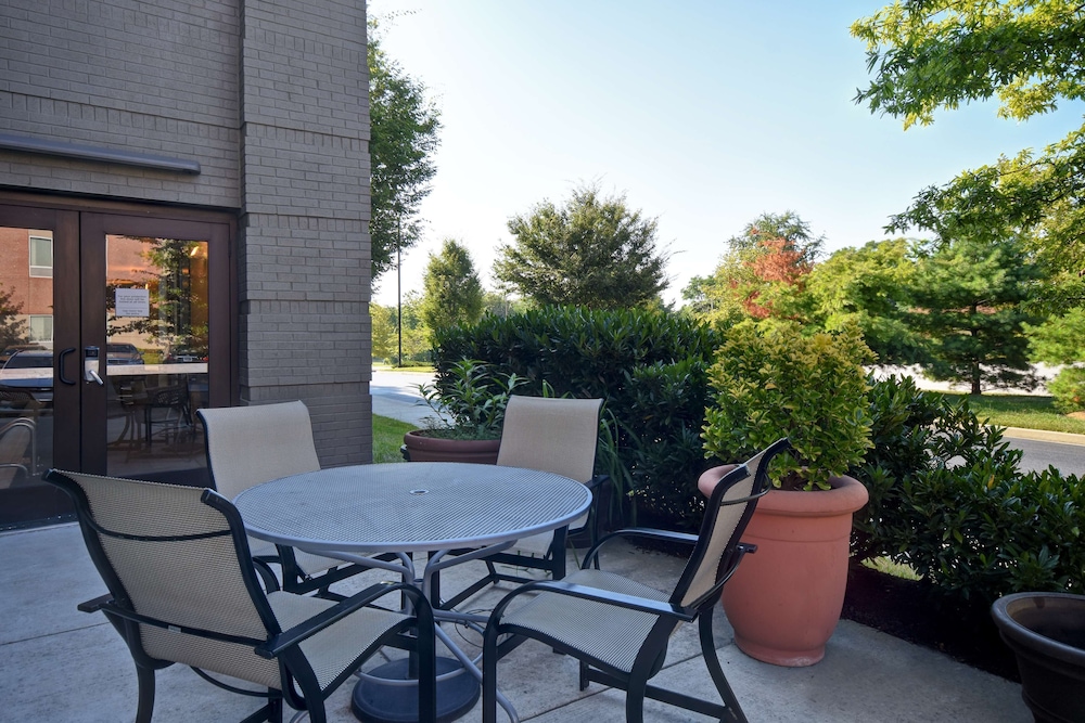 Hampton Inn & Suites Columbia South Fort Meade Area - photo 58