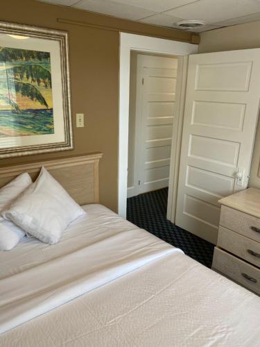 The Admiral Hotel Motel - photo 173