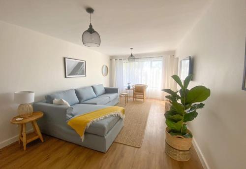 Kalk Bay Stylish 2Bed with Balcony Views & Pool 34SJT — 4-Star Luxury Hotel in Cape Town, South Africa