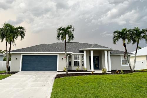 Pelican House 4 bedrooms Free Heated Pool — 4-Star Luxury Hotel in Cape Coral, United States
